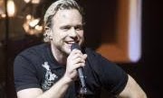 Essex popstar 'so sorry' as he's forced to leave stage due to voice trouble