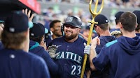 Behind HRs and the 'pen, Seattle finding plenty ways to win