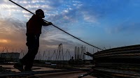 Construction firms offering large discounts to avoid collapse