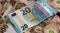 Understanding the euro to Hungarian forint exchange rate