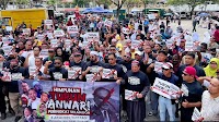 Over 300 people rally in Shah Alam, call for Anwar to resign