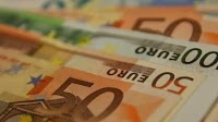 Experts say euro may replace dollar as global reserve currency