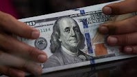 Dollar gains marginally against dong
