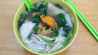 Visit PJ's Restoran Paramount 86 in the morning to catch their fish 'pan mee' and steamed fish