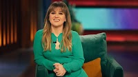 Kelly Clarkson Just Cut Her Hair Into a Short, Swishy Bob