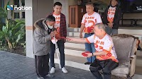 Udon Thani millionaire hands out ‘ang bao’ envelopes to locals