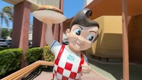 California artist brings Bob's Big Boy statues back to life
