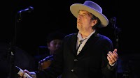 Fans Defend Bob Dylan After He Defies Concert Standard During Performance