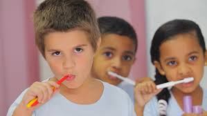 Os alunos do IMI Benedito Carvalho dos Santos receberam a orientação sobre a escovação correta dos dentes. Agentes de saúde orientam como escovar os dentes - F00012629g