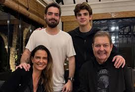 Filho de Faustão revela rotina do pai longe da TV, conta sobre perfil fake e vício em reels
