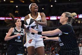 Caitlin Clark's Injury Impacts WNBA: TV Ratings Plummet & Aari McDonald Shines - Imagen principal del artículo