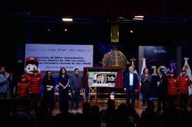 Develan billete conmemorativo en honor de Juan Gabriel