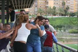 Resultado de imagen de FOTOS DE PADRES EN EL FUTBOL