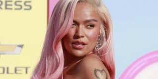 Karol G sorprende a Tequila, Jalisco: La Bichota fue vista caminando por las calles del Pueblo Mágico y saludando fans