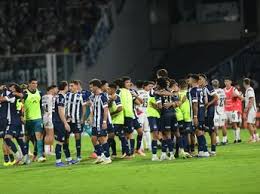 Hora, TV y formaciones. Talleres va a la casa de Vélez buscando otra sonrisa