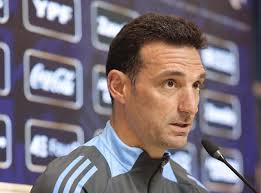 Qué dijo Scaloni de la salida de Lionel Messi