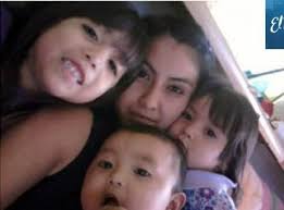 Mãe mata dois de seus três filhos e se suicida nos EUA. Foto: Reprodução/elpasotimes.com. Na imagem acima, Mayra posa com os filhos Nevaeh (à esquerda), ... - mae-mata-filhos2