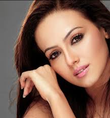 sana khan hairstyles2 Sana Khan Hairstyles - sana-khan-hairstyles2