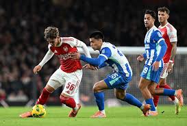 Arsenal vence a Brighton con jóvenes promesas: ¡Pasaje a Cuartos!