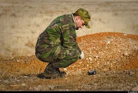 солдат и мина