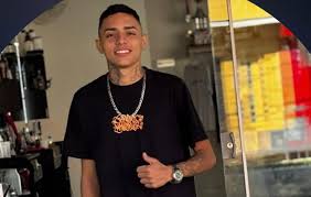 Urgente: Cabeleireiro é baleado dentro de barbearia no Vila Nova e mobiliza forças de segurança em Pirassununga. Reportagem atualizada