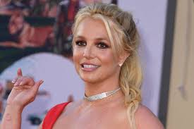 Britney Spears se interna voluntariamente em reabilitação por drogas e álcool, diz site