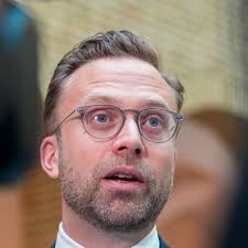 KOMMENTAR: Hva driver Høyre med?