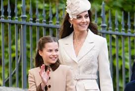 Mini-me? Princesa Charlotte e a elegância herdada de Kate Middleton