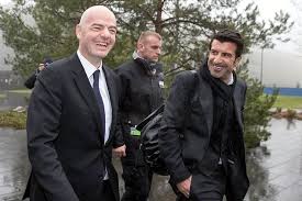 Luis Figo pide la renuncia de Infantino