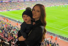 Richarlison: Filho Completa Meses e Reação Explosiva da Mãe aos Críticos!