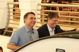 A pretensa ‘transição’ de Flávio Bolsonaro na Presidência e o aceno a Tarcísio