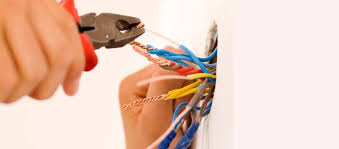 Resultado de imagem para foto de eletricista