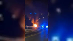 Russebuss totalskadet i brann på E6 på Romerike