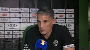 Vojvoda vê "sabor amargo" em empate do Santos e coloca Gabigol como dúvida para clássico