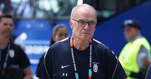 Bielsa defiende los protocolos médicos tras las lesiones de Uruguay antes del Mundial