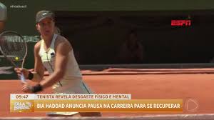 Tenista Bia Haddad anuncia pausa carreira por desgaste mental e cirurgia