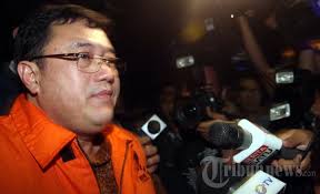 Direktur Utama PT Citra Mandiri Metalindo Abadi (CMMA) Budi Susanto keluar dengan menggunakan baju tahanan usai menjalani ... - 20130719_budi-susanto-ditahan-kpk_4752