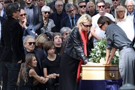 Michel Drucker, Dominique Farrugia… ces personnalités réunies à Paris pour dire adieu à Françoise Coquet — Actu.fr