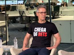 Zema busca se afastar de acusações de ligação da Cemig com o Master e diz 'não tira nada do que disse' sobre Flávio Bolsonaro
