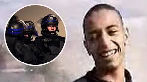 Polizisten stürmen Wohnung von Mohamed Merah | Hass-Killer von ...