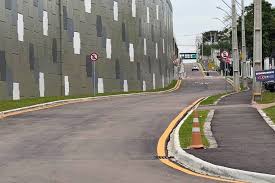 Trânsito em Curitiba: rua bloqueada, sinal quebrado e novo acesso no Tarumã. Pontos para você evitar