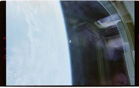 EUA divulgam imagens de OVNI registradas por astronautas no ônibus espacial Columbia