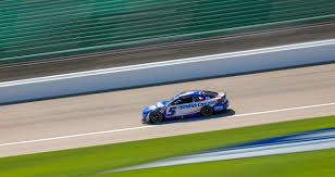 Kyle Larson Dominates at Kansas Speedway in 2025