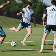 Zagueiro argentino sofre lesão muscular e é cortado da Copa do Mundo
