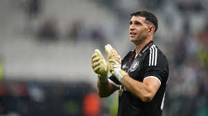 Chelsea agree deal to sign goalkeeper Emiliano Martinez from Aston Villa - Yahoo Sports