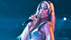 Tokischa conquista Premio Lo Nuestro 2026 con 'Ridin' y controversia por el vestido