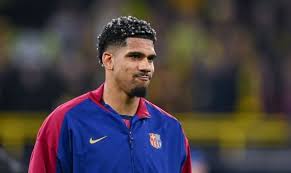 Ronald Araújo cambia FC Barcelona por Liverpool