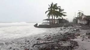 El huracán Polo amenaza a Baja California con peligrosas inundaciones y deslaves
