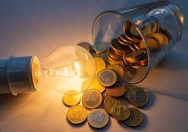 El precio de la luz de este viernes 1 de mayo deja siete horas por debajo de los 0 euros