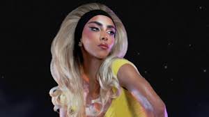 Bilal Hassani dévoile son single 'Beaucoup' et part en tournée avec Lorie !